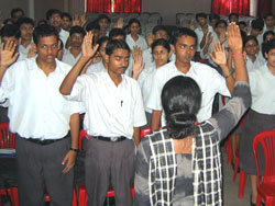 students take the Changemakers oath after the workshop